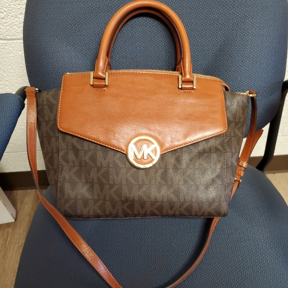 Michael Kors signature  Hudson Satchel - Picture 12 of 16